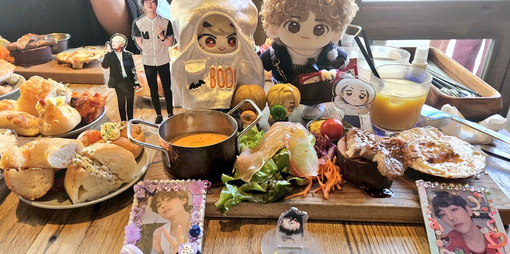 uuronn33's tweet photo. 昨日のアミ会🥳
食べてばっか。
後はお喋りね💕
で月末の学祭日曜だけなのでその前にDFESTA行こうかなぁ。
*⋆✈𓈒𓂂𓏸𓂃✈︎
またゆっくり遊びましょ❤︎
#FACTORYCafe
#無印カフェ https://t.co/64Wg3QGEV0