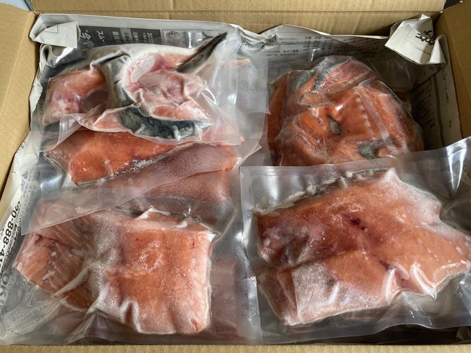 知床の友人からたくさんのシャケと海の幸をいただきました、誠にありがとうございます!!! 