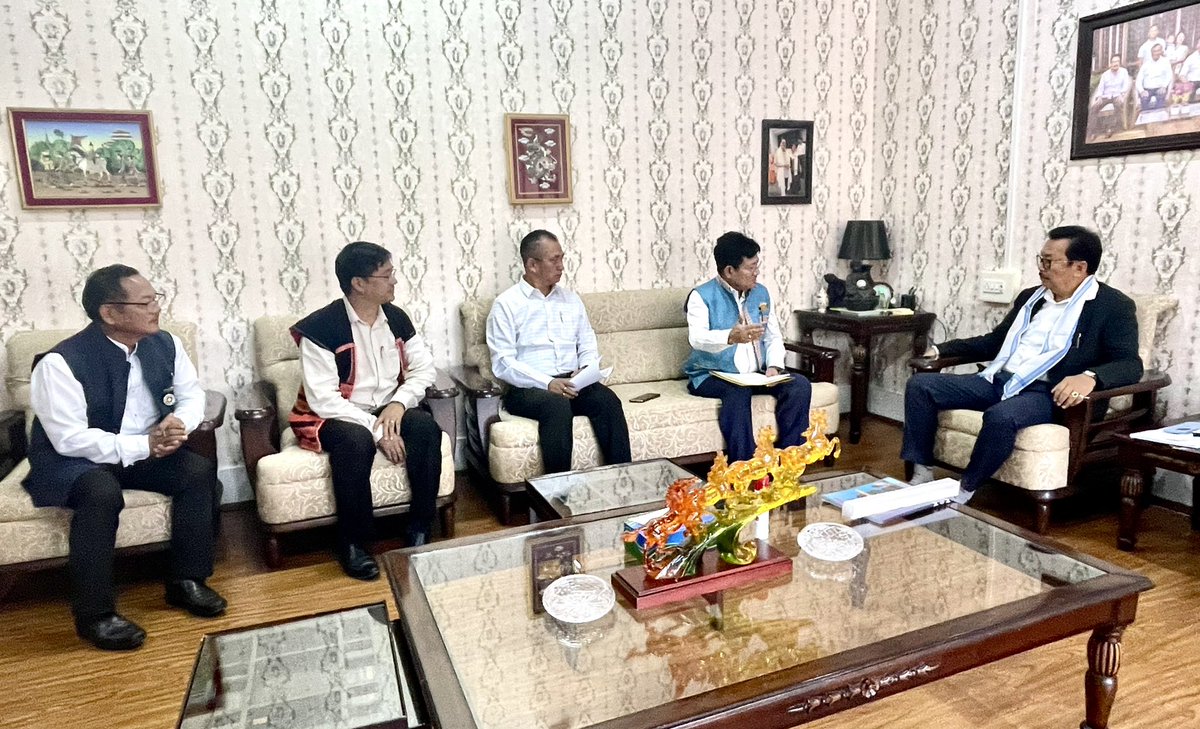 ChownaMeinBJP's tweet photo. Pleased to meet Executive Members of Indigenous Faith &amp; Cultural Society of Arunachal Pradesh headed by its President, Shri Katung Wahge.

I am glad to know that in the month of January 2023, they are going to organise Youth Conference of IFCSAP at Namsai. 

@MinOfCultureGoI https://t.co/m8FARBHHoB