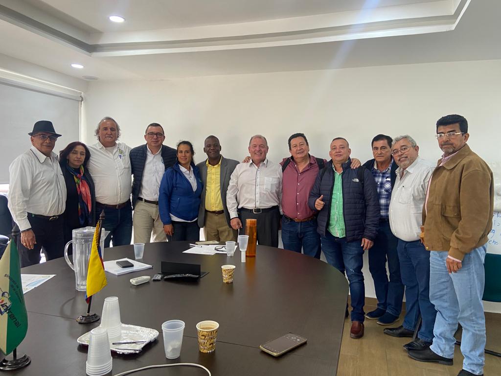PFendidoc's tweet photo. Termina junta nacional @PFendidoc con el nombramiento estatutario de los dignatarios para el nuevo periodo de gobierno. @Arcun_Cund  tendrá la presidencia @asindicor2 la fiscalía. Reconocimiento gestión @Sindodic @ADIREDNEIVA . Éxitos en la gestión !! https://t.co/4anTxIrAqC