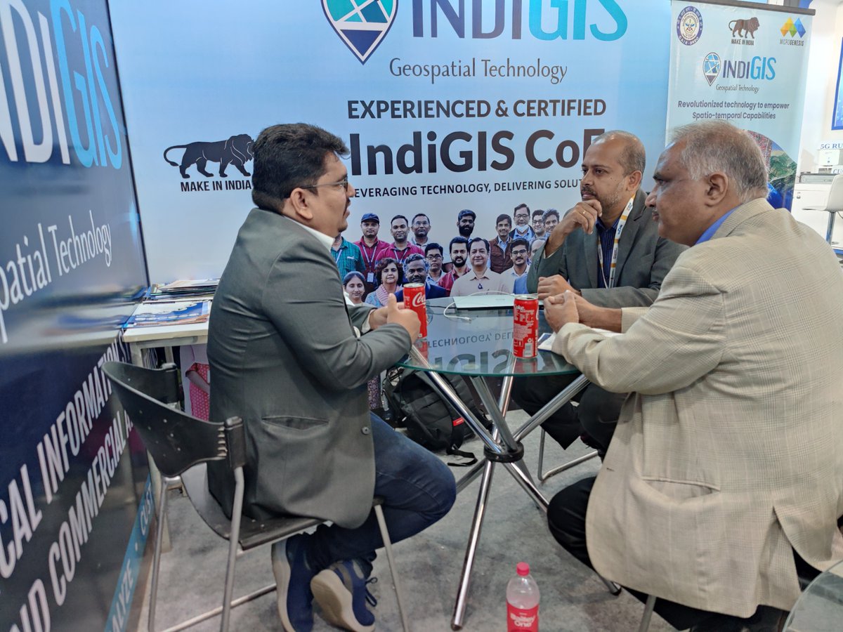 Mgtechsoft's tweet photo. Gautham Raj from RCI, meet our team at H&amp;S: 7S.4, HEC, Gandhinagar, Gujarat, and discussed the outcomes of #IndiGISTechnology.

#DefenceExpo #PathToPride #IndiGIS #MGenatDefExpo2022 #MakeInIndia #IndiGISTechnology https://t.co/RjpPN3TNxN
