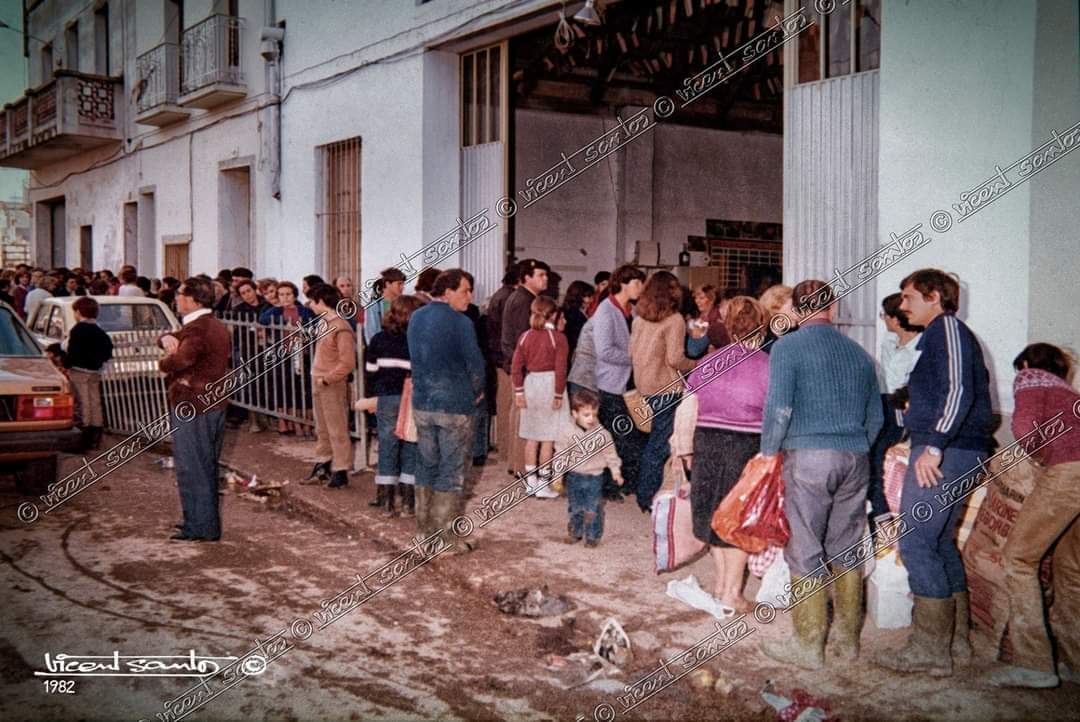 Fa 40 anys d'una desgràcia que es podria haver evitat. L'olor agredolça del tarquim, els plors i l'agraïment per l'ajuda em tornen a la memòria.