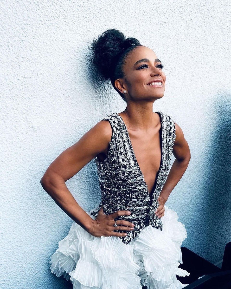 TONYWARDCOUTURE's tweet photo. @LaurenRidloff shimmering in a #TonyWard Couture dress for ELLE's 2022 Women in Hollywood celebration.
Styled by #JasonRembert
#TonyWardCouture #LaurenRidloff #ELLEWIH https://t.co/qwk6Bc5Fza