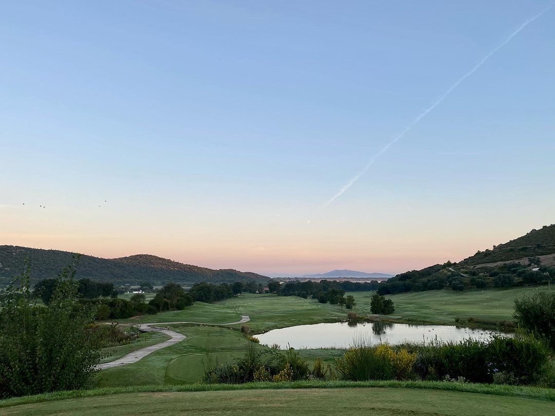 ChiefsDigitalMe's tweet photo. Morning from this hidden retreat in the Tuscan hills…congratulations to @FederGolf @argentariogolf and @eulegendstour for making this one happen #golf #golfinitaly #golftravel #destinationmarketing #tourism #italy #eulegendstour https://t.co/0SLTQuInRZ