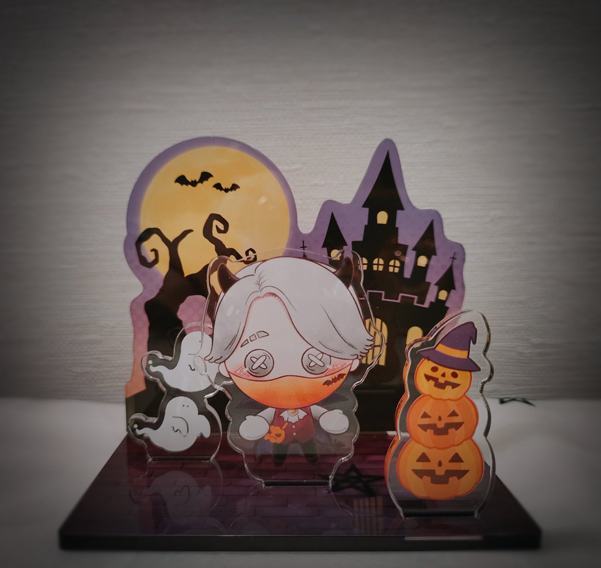 「自分用にハロウィンを満喫するぬいちゃんのアクスタを作って遊んでましたぬーorトリ」|みや☎︎{ぬぬぬんのイラスト