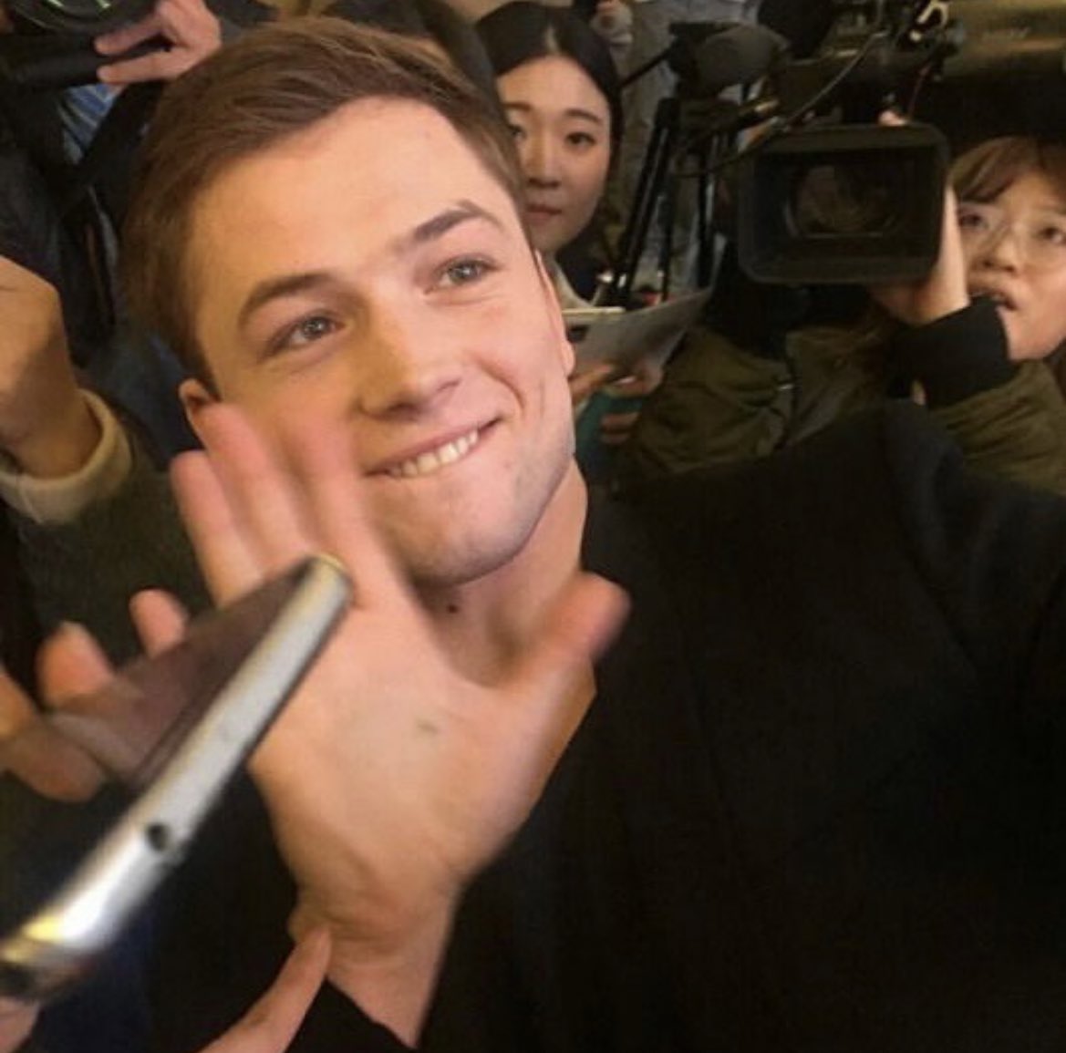 BestOfTaronE's tweet photo. 💕🌻
#TaronEgerton https://t.co/KzamEg1qRy