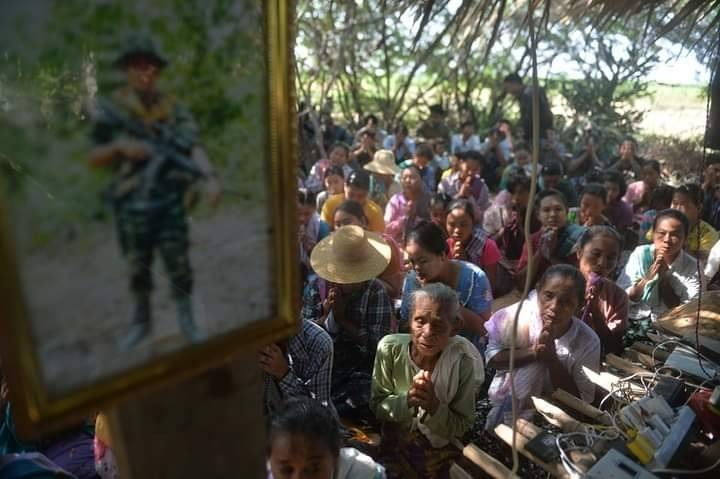 IrrawaddyNews's tweet photo. Hundreds attended Wednesday’s funeral for Ko Nay Htet, 21, a member of resistance group 96 Soldiers-PDF, who was killed fighting junta forces in Sagaing’s Wetlet on Monday. He escaped from a prison last month after being arrested in July.
Related story: https://t.co/fkNf7uqiu4 https://t.co/tL0b2Ss56b