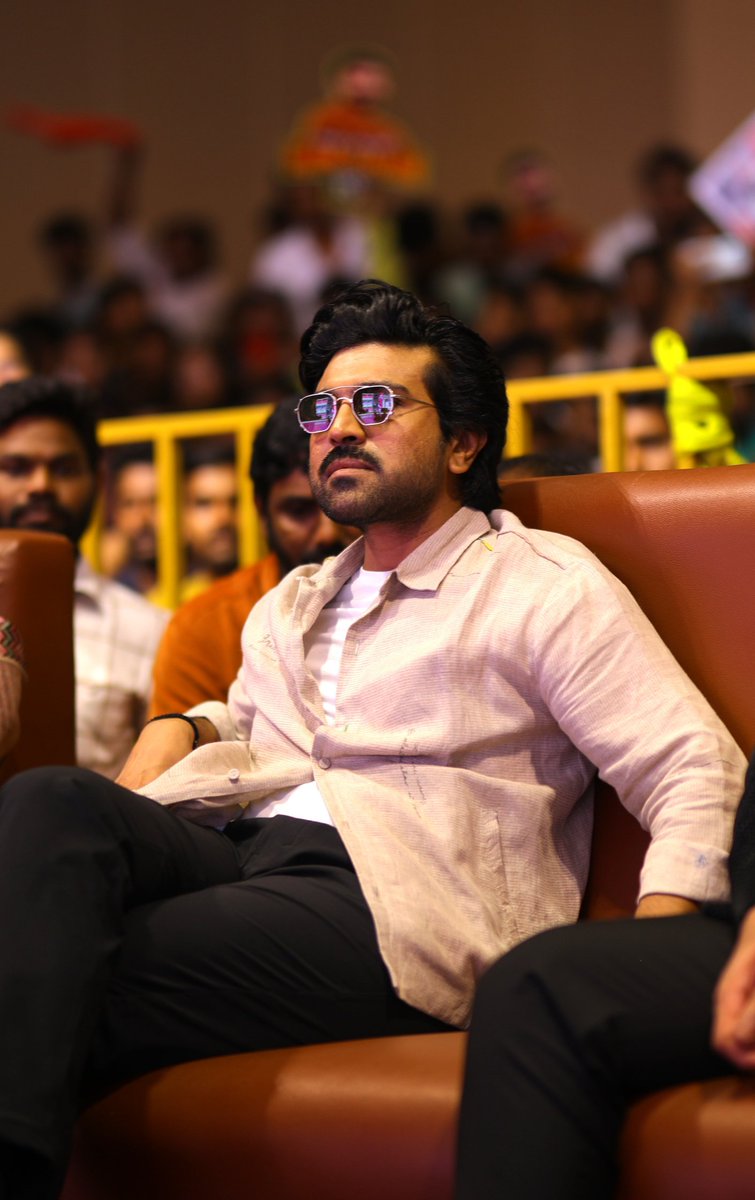 TeamCharanism's tweet photo. Japan Release Hashtag @ 6 PM !!
#RamCharanInJapan #RRRInJapan 
@AlwaysRamCharan https://t.co/Xy6ZUZqpCg