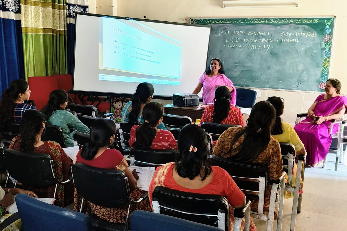 choudhry_anu's tweet photo. "Teamwork makes the dreams work."
Teachers of GPDSKV Fatehpur Beri are beaming with ideas, actively engaged in regular Academic Resource Meetings- 'How can we make our children feel Safe in the classrooms'.
@Dir_Education
@gupta_iitdelhi 
@PbpandeyB
@STIReducation 
@vats_neel https://t.co/AEIdj1HwaC