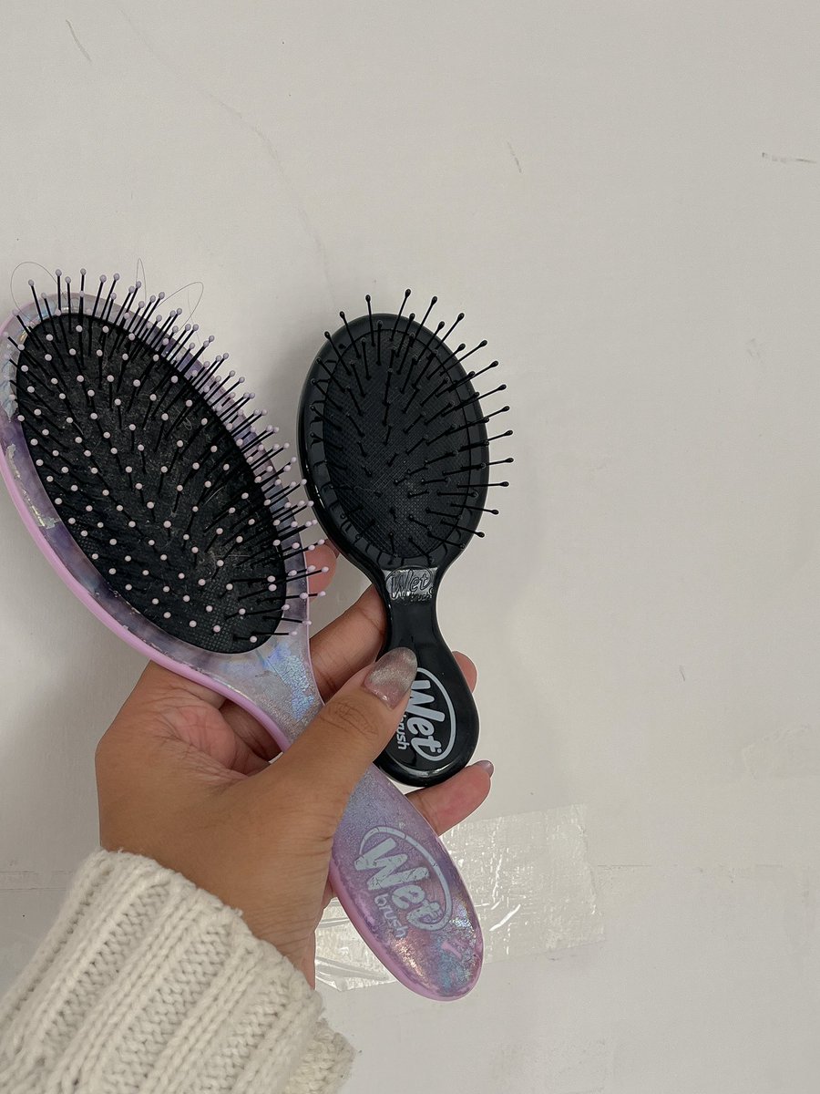 kalau udah sampe repurchase artinyaaa 👀 

beneran deh pakai wet brush tu game changer banget! byebye rambut kusutttt!

ngurangin rontok juga, worth every penny ❤️