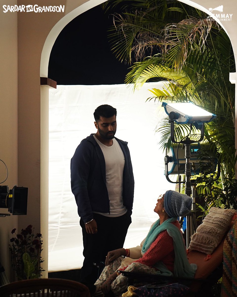 Behind the Camera with our favourite family! #SardarKaGrandson @arjunk26 @Rakulpreet @aditiraohydari @Neenagupta001 @TheJohnAbraham @Soni_Razdan #KanwaljitSingh #KumudMishra #DivyaSeth #bts #behindthescenes #bollywood #bollywoodmovies #movies #wednesday