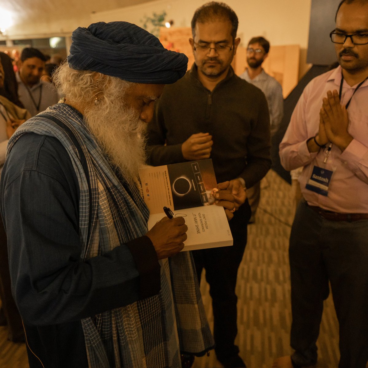 SadhguruJV's tweet photo. Wonderful interacting with over 100 leaders from different walks of life at Isha Institute of Inner Sciences, in order to take the necessary steps toward outreach activity, supportive of nature and all life on our planet. - Sg

#ConsciousPlanet #SaveSoil
@IshaUSA @cpsavesoil https://t.co/Z67Gubs0Xx