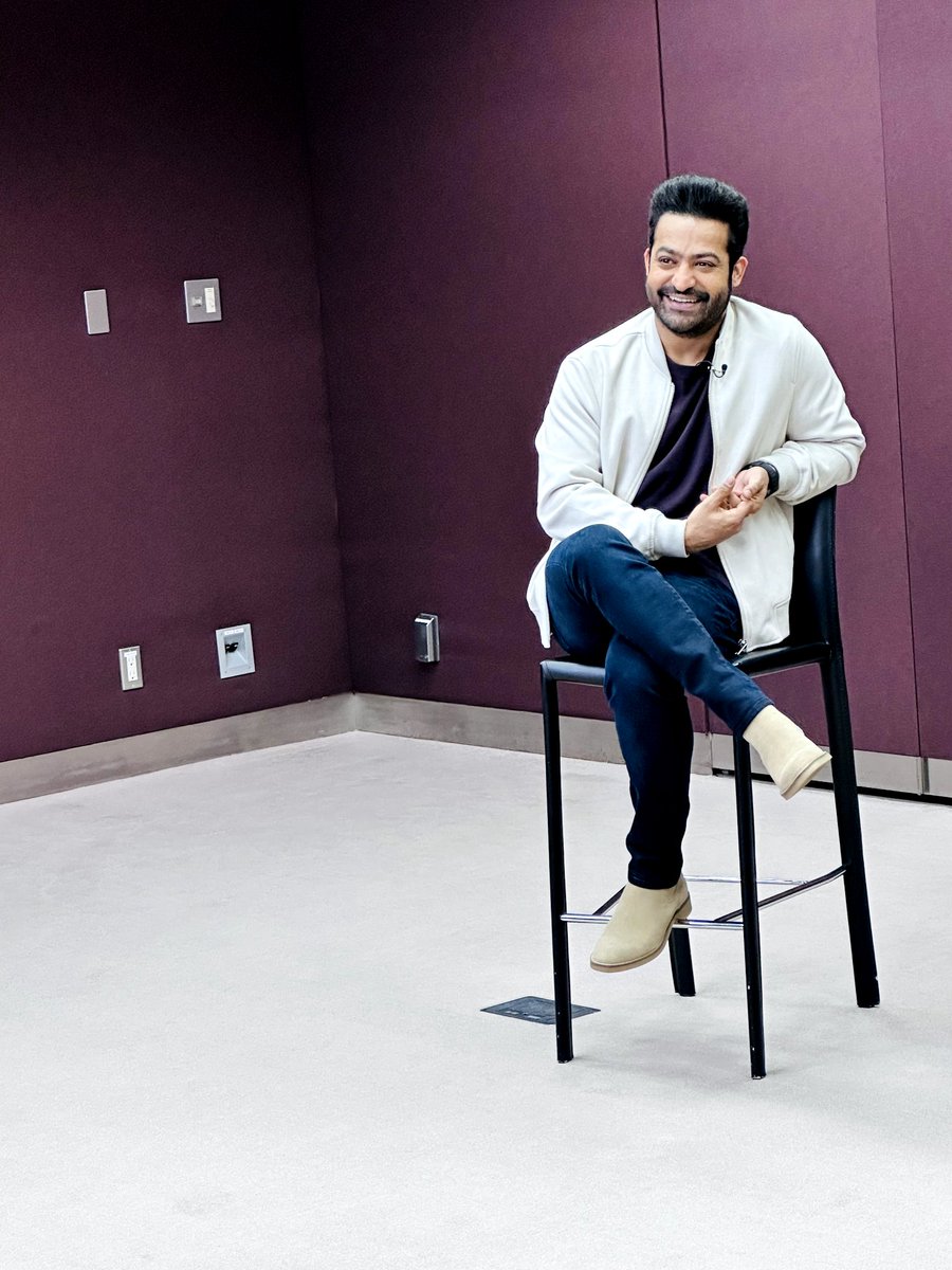 telugufilmnagar's tweet photo. Striking us with his SWAG &amp; SMILE!! 😎😍
Man of Masses #JrNTR Clicked while promoting #RRRinJapan!!🔥🔥

@tarak9999 #RRRMovie #TeluguFilmNagar https://t.co/7T6kSxFnvh