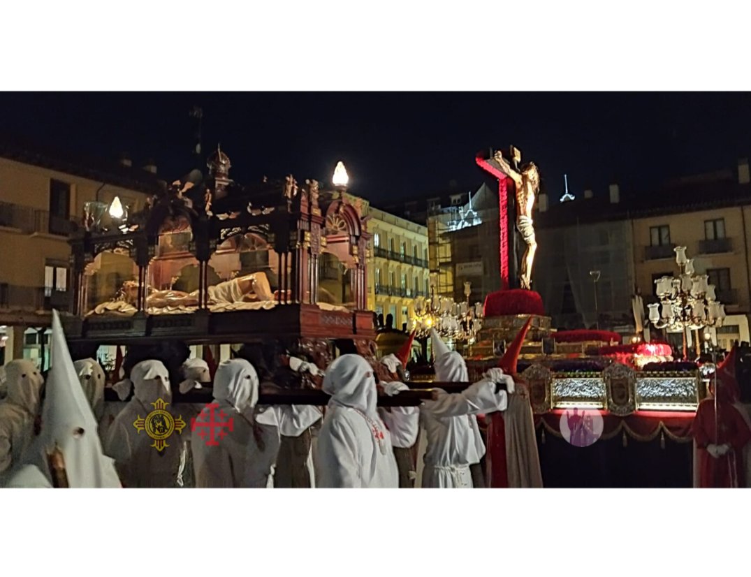 ~ FUE CRUCIFICADO, MUERTO Y SEPULTADO ~

"Fue Crucificado, Muerto y Sepultado. Descendió a los infiernos. Al Tercer Día resucitó de entre los muertos. Ascendió a los Cielos y está sentado a la derecha de Dios Padre Todopoderoso".