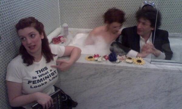 was looking through my 'random photos' folder on an old flash drive and here's a lovely pic from 2014 of @SaraJBenincasa being gorgeous as usual while hanging with two bathing beauties -- @amandapalmer and mr. gaiman