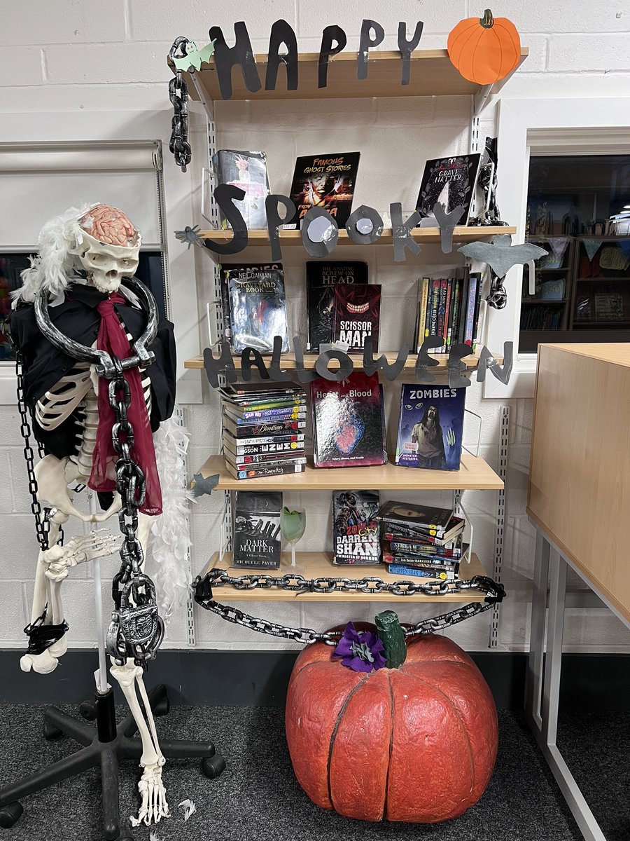 HHS_Literacy's tweet image. How amazing does our ‘spooky’ library stand look?@HHSHaringey @LibraryHHS