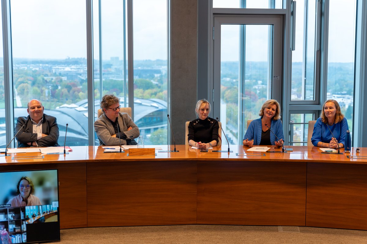 ep_translation's tweet photo. Last Thursday, we celebrated #CitizensLanguageDay for the first time! Clear language workshops - in all 24 official EU languages - and a roundtable were held for all Members and colleagues of the @europarl. Thanks to all of our guests, speakers, facilitators and participants! 👏 https://t.co/HF4a3k8PRz