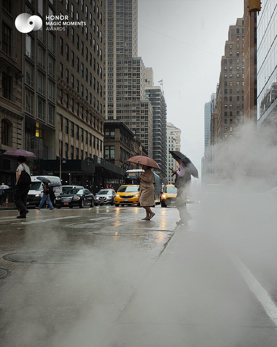 Honorglobal's tweet photo. It may be cloudy, but - silver lining - pumpkin spice latte season is here! What’s your favourite thing about fall? #HONORMagic4 Pro #HONORMagicMoments 📷:Ray H. Mercado https://t.co/ZQcRGnllCR