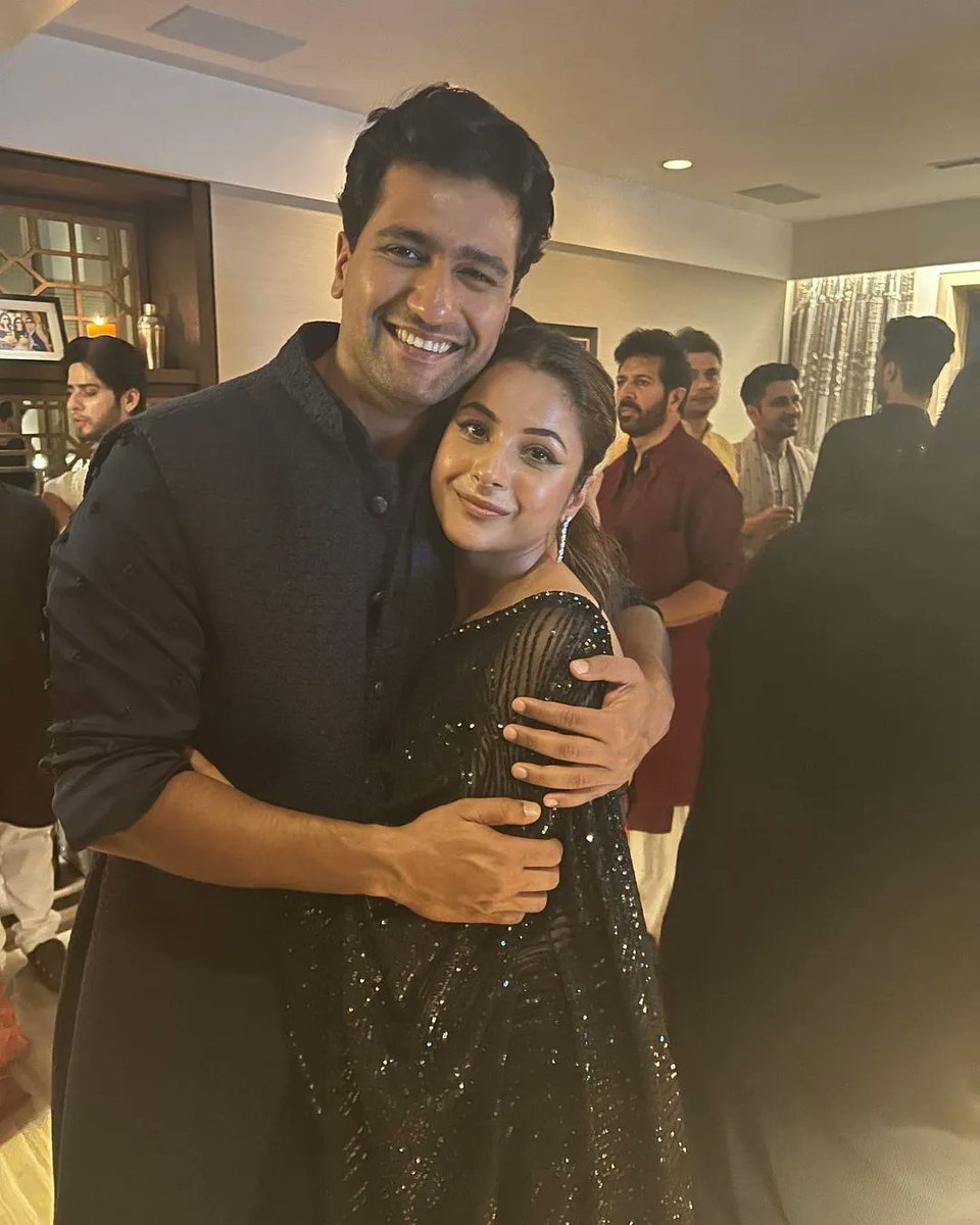 thrill_fun's tweet photo. Adorable picture of  actual people
#VickyKaushal and #ShehnaazGill 
#thrill_fun https://t.co/hhj7LVcsDY