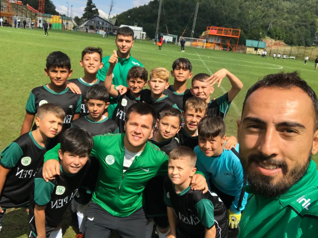 KepsutBelTr's tweet photo. Şehit Eren Bülbül Gençlik Merkezimizdeki spor okullarına katılım sağlayan öğrencilerimiz doyasıya spor yapıyor,  turnuvalara katılıyor ve eğleniyorlar.⚽️���🥅🤼‍♂️🤸🎾🥋🏹 https://t.co/SAFkywNOdY