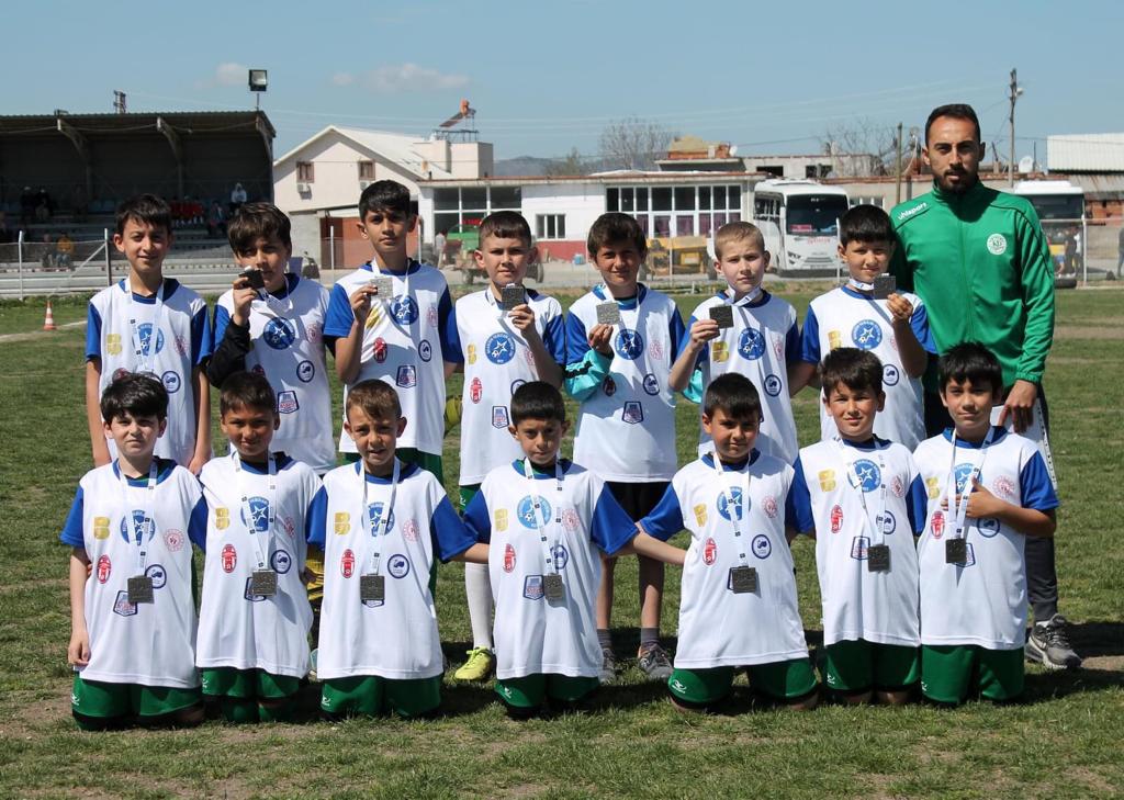 KepsutBelTr's tweet photo. Şehit Eren Bülbül Gençlik Merkezimizdeki spor okullarına katılım sağlayan öğrencilerimiz doyasıya spor yapıyor,  turnuvalara katılıyor ve eğleniyorlar.⚽️���🥅🤼‍♂️🤸🎾🥋🏹 https://t.co/SAFkywNOdY