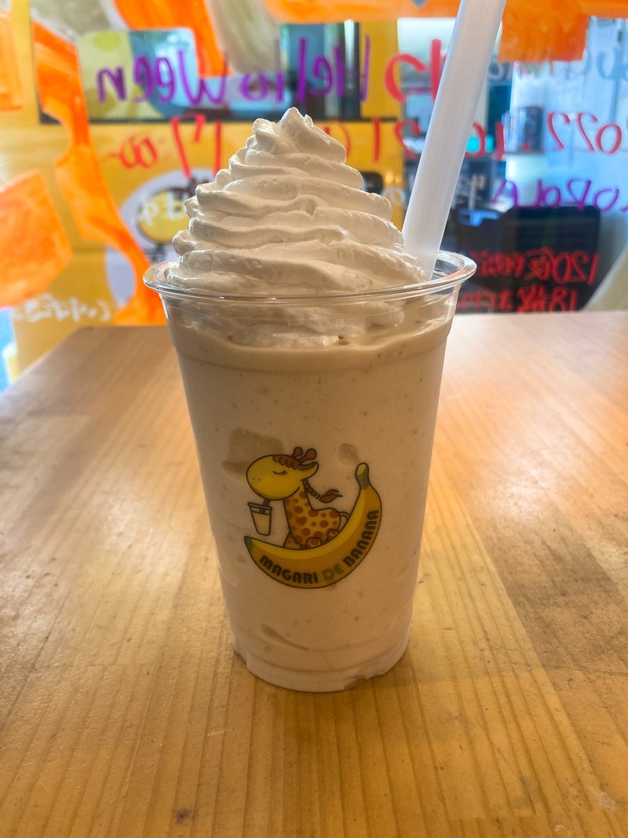 bambooranger35's tweet photo. まがりDEバナナの移動販売がきてました！
バナナジュース生クリーム乗せ！
まろやか〜うま〜！ https://t.co/8Df7cihwqH