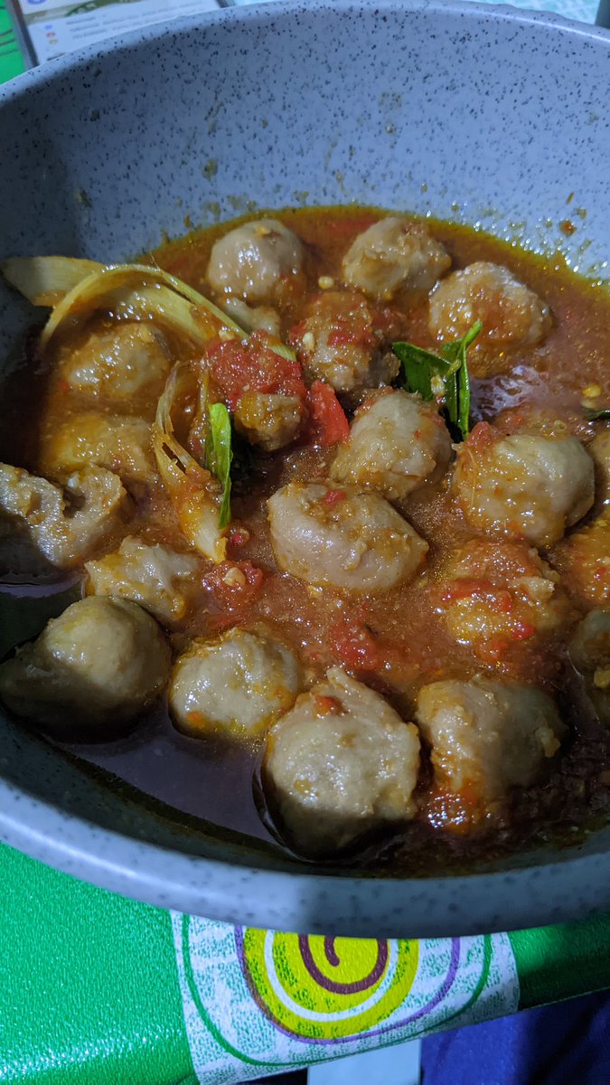 indruindri's tweet photo. @FOODFESS2 Bakso mercon emang enak dimakan pas hujan ⛈️ https://t.co/YMBKX3r587