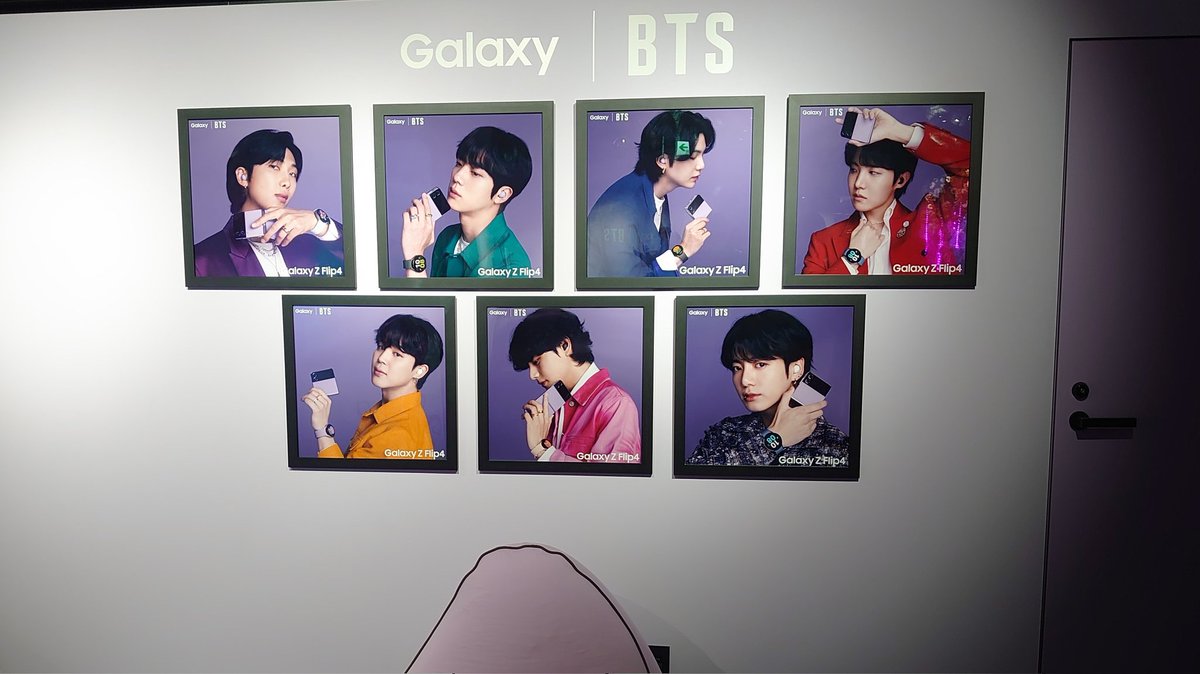 bsmilesg's tweet photo. in Galaxy Harajuku BTS💜
#galaxyのある生活 #galaxyharajuku #galaxypurplefloor #btsarmy https://t.co/Do35pDxRZC