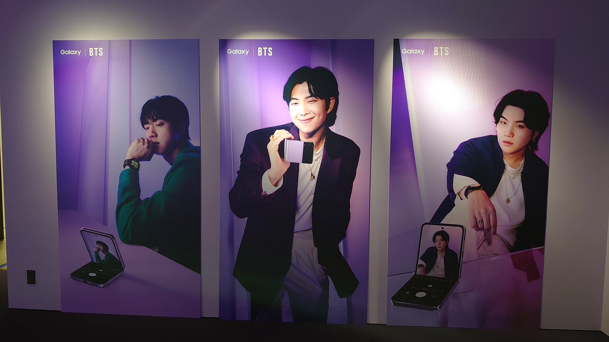 bsmilesg's tweet photo. in Galaxy Harajuku BTS💜
#galaxyのある生活 #galaxyharajuku #galaxypurplefloor #btsarmy https://t.co/Do35pDxRZC