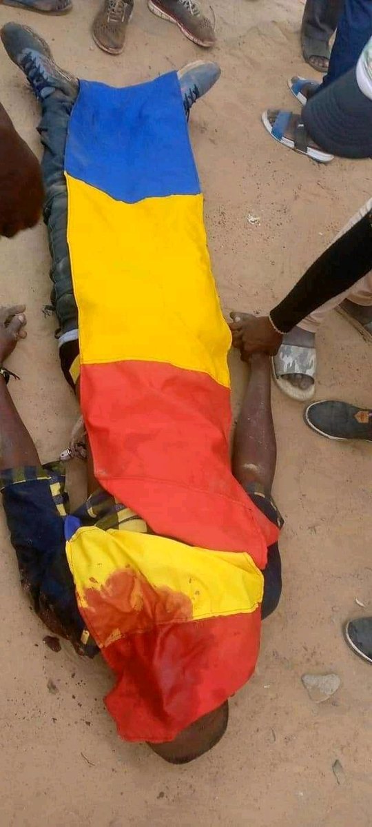 MedChad3233's tweet photo. @EmmanuelMacron 
تشاد من قلب الحدث مظاهرات ضد الحكم القبلي و سقوط قتلي و جرحى رميا بالرصاص الحي، مع ذلك الإصرار و الحراك مستمر لإسقاط الحكومة الإنقلابية المدعومة من باريس، فرنسا لا تخرج من تشاد إلا بسقوط المليشيات القبلية الحاكمة .. https://t.co/m0CpkekOM9