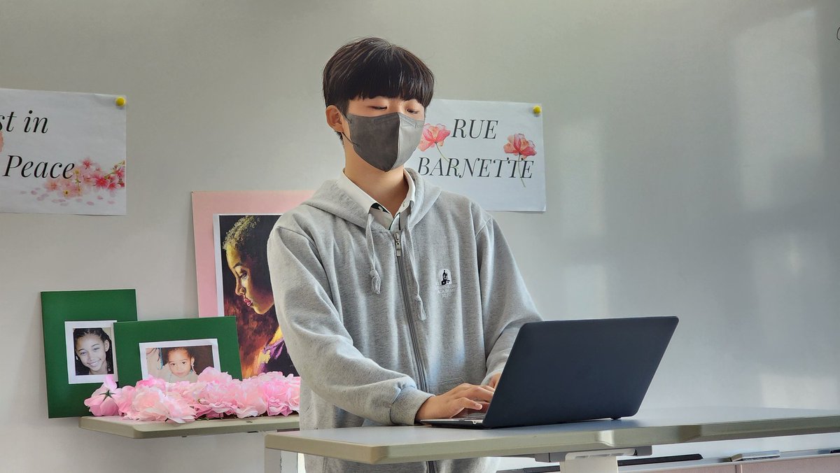 Today, students practiced writing using character voice and descriptive language by giving eulogies for Rue from The Hunger Games. They loved walking in to the decorations and my greeting of serious thanks for coming to Rue's funeral. 
#sja_jeju