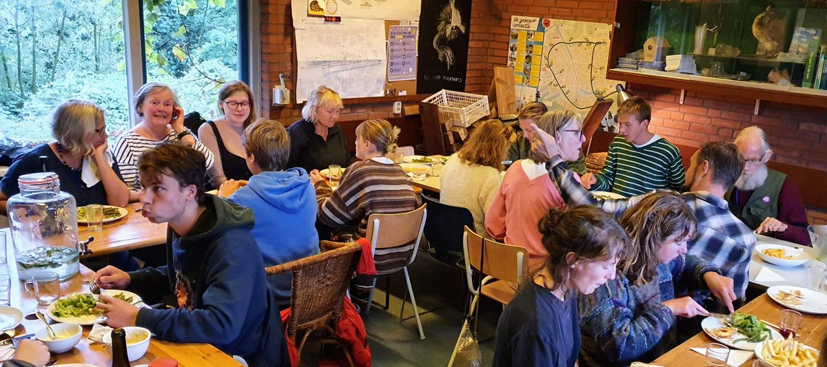 🍁 Zondag 23 oktober in de Spoortuin: Indiase linzensoep met brood en appelcrumble als toetje. 10 maaltijden gratis, de rest 3,50! Aanmelden via spoortuinmaaltijd@gmail.com.  Start 18.00. Wees welkom!