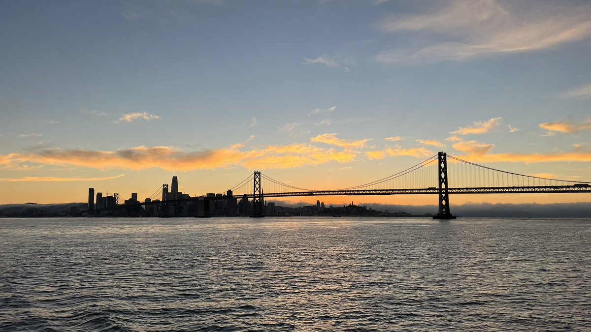 Redwhitefleet's tweet photo. Warm, beautiful days on #SFBay lead to magnificent #sunsets https://t.co/ZCsFF4lwNv