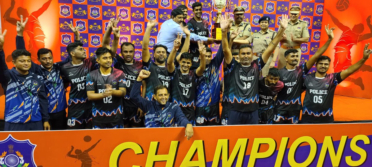 AdgpArmed's tweet photo. “DGP Cup Tournament-2022” અંતર્ગત સુરત શહેર ખાતે યોજાયેલ #Volleyball સ્પર્ધાની #Finalmatch માં #Winner #Armedunits ની ટીમમાં ઉત્કૃષ્ઠ પ્રદર્શન કરનાર ખેલાડીઓને અ.પો.મ.નિ.શ્રી, હ.એ.ગુ.રા.,ગાંધીનગરનાઓ તરફથી ખુબ અભિનંદન💐#dgpcup2022 #Gujaratpolice
@dgpgujarat
@sanghaviharsh https://t.co/E1KZANBfhb