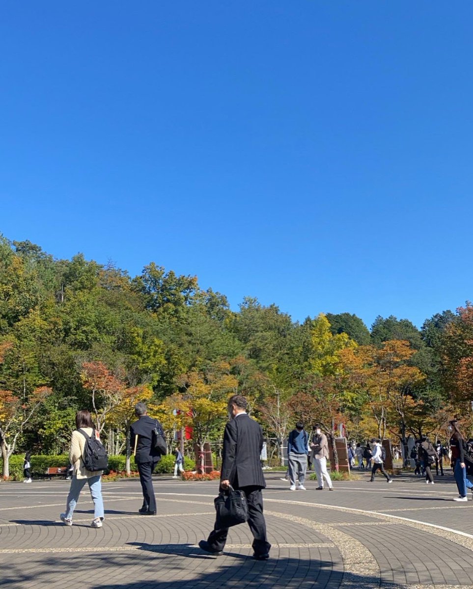 adsp_ru_seta's tweet photo. こんにちは！
瀬田アドミッションサポーターです！

本日は秋の訪れを感じさせる瀬田キャンパスを紹介します🌳🍃

自然豊かな瀬田キャンパスでは四季を感じることが出来ます🔆

綺麗な瀬田キャンパスをどうぞご覧あれ⭐️

 #龍谷大学  #龍谷大学瀬田キャンパス  #アドサポ  #秋  #紅葉 https://t.co/5W36J2Rfjm