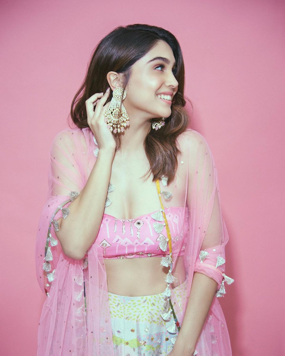 Sharvari 🐯 tweet media