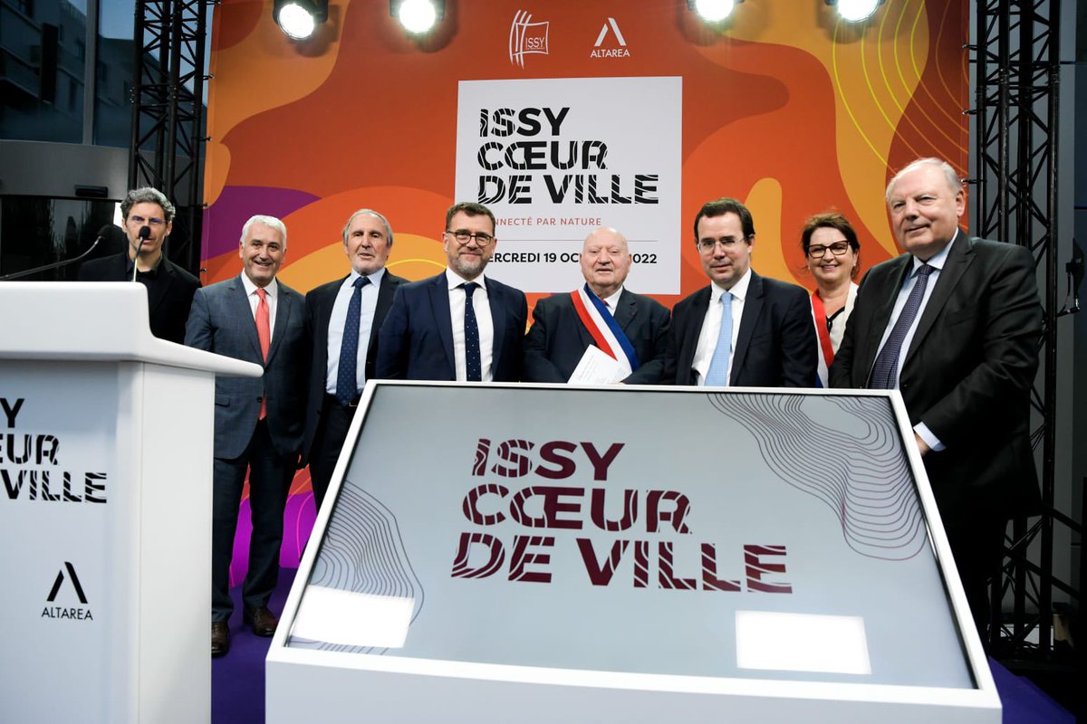 OlivierKlein93's tweet photo. 🏘️ Très heureux d'avoir inauguré aux côtés d'@ASantini_Issy et Alain Taravella le quartier "Issy Coeur de Ville".

Proximité, mixité des usages et des lieux de vie sont au cœur de ce quartier !

Preuve qu’on peut construire en conciliant le droit au durable et au beau pour tous. https://t.co/oBvw9fjWuF