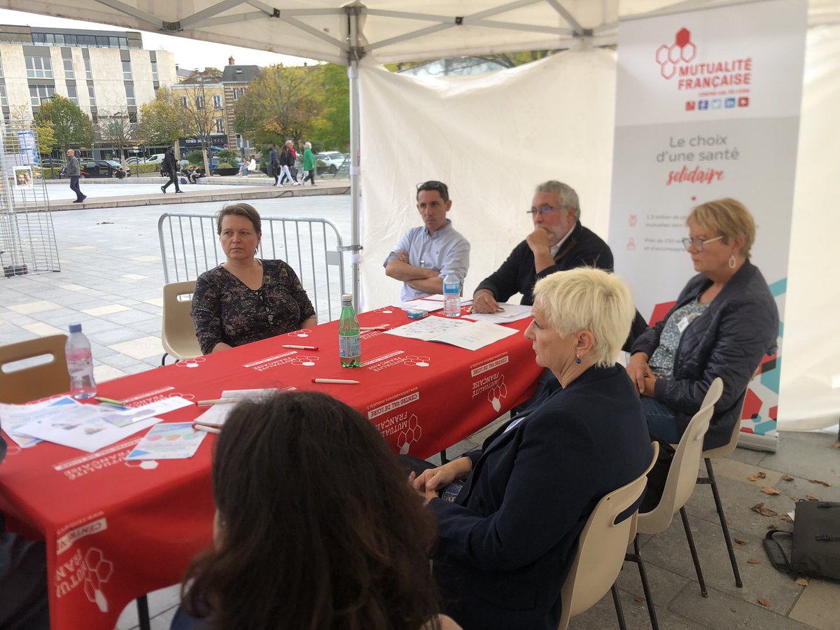Hier la Délégation territoriale du Loiret était présente Place des Épars à Chartres dans le cadre de la semaine de la santé mentale !Rencontres et échanges avec les partenaires et participants au programme ! 💪👏 
<a href="/Mut_MFCVL/">MF Centre-Val de Loire</a> #SISM Laëtitia Veyron Jean-Pierre Blasco