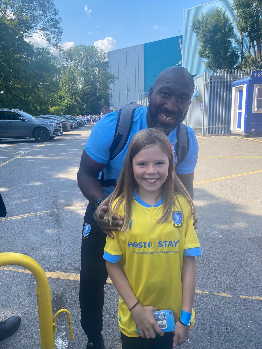 GA77A_85's tweet photo. @swfc @HostandStay My daughter Emelie has the managers approval to be the winner of this competition WAWAW🦉⚽️ https://t.co/19MQ0n9YUO