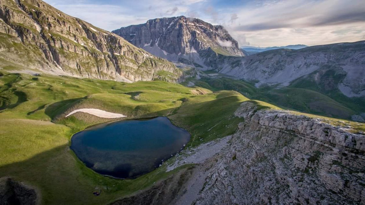 VisitGreecegr's tweet photo. Dragon Lakes, Pindus Range | Mountainous blue gems 💙
#AllYouWantIsGreece #YouWillWantToStayForever #VisitGreece #GreekMountains #Pindus #DragonLakes #naturelovers #Greece #ttot https://t.co/zLmQAn1bkv