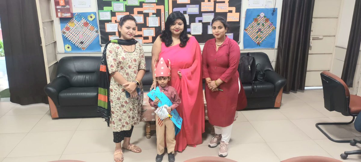 KMandawali's tweet photo. Birthday Celebrations as part of the Happiness Curriculum Activities, an endeavour to guide the attention of students towards 
exploring, experiencing &amp; expressing Happiness. 
# Sharing of positive attributes
# Birthday Year Resolutions 
@Dir_Education @PbpandeyB @AnjuSachdeva14 https://t.co/bpxD4cRpzF