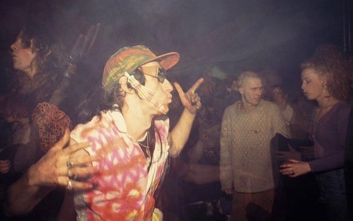 DavisArchive's tweet photo. #tbt  to the mad DIY free party days of the early 90s Wilford Nottingham 1992 #rave #freeparty #diycollective https://t.co/4EwzfFZ4Gb