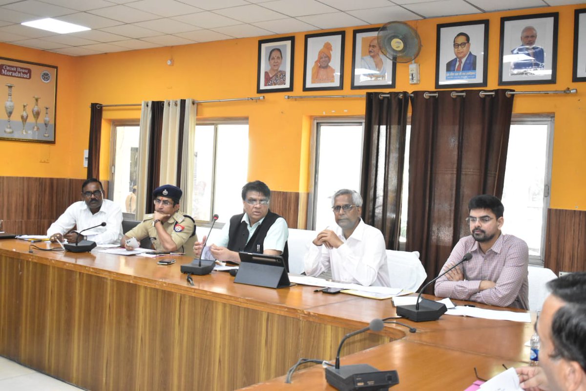 अपर मुख्य सचिव श्रम एवं सेवायोजन विभाग उत्तर प्रदेश शासन/ नोडल अधिकारी श्री सुरेश चंद्रा जी के जनपद मुरादाबाद शासकीय भ्रमण  कार्यक्रम के अंतर्गत बाढ़ की आपदा से निपटने के राहत कार्यों की समीक्षा के संबंध में बैठक की गई।
<a href="/CMOfficeUP/">CM Office, GoUP</a> <a href="/UPGovt/">Government of UP</a> <a href="/ChiefSecyUP/">S.P. Goyal, Chief Secretary, GoUP</a> <a href="/InfoDeptUP/">Information and Public Relations Department, UP</a>