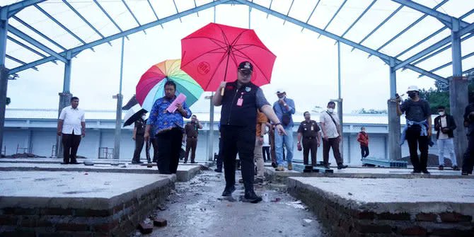 Amarah Bupati Kediri Temukan Material Proyek Pasar Wates Tak Sesuai Spesifikasi bit.ly/3MJepgT