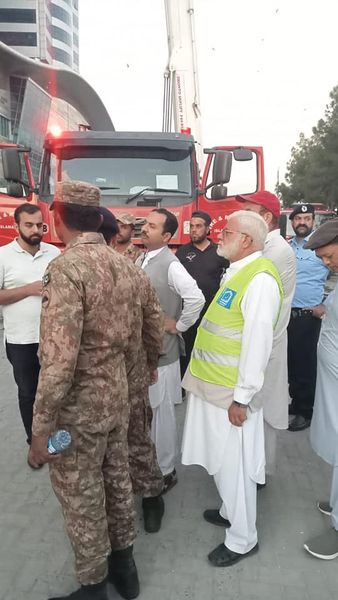 AlkhidmatO's tweet photo. اسلام آباد سینٹورس مال میں آتشزدگی کے بعدالخدمت فاؤنڈیشن اسلام آبادکی ٹیم دیگر اداروں کے ساتھ مل کر امدادی سرگرمیواں کا جائزہ لیتے ہوئے۔ 
#سینٹورس_مال #آتشزدگی #الخدمت #ریسکیو #اسلام_آباد https://t.co/76dGt6Luzu