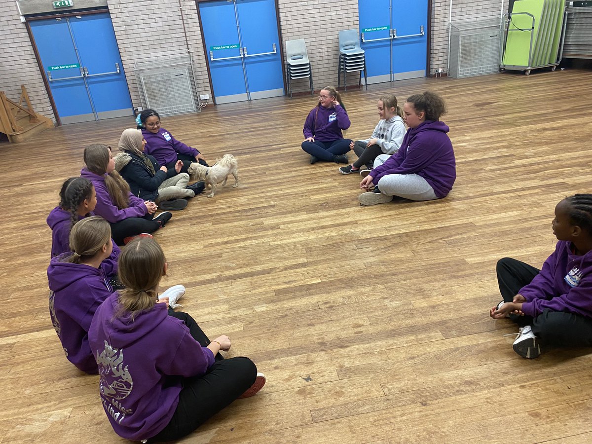 Last night we began our shadow puppet theatre with our special guest, Jasmine the dog 🐶 <a href="/Girlguiding/">Girlguiding</a> <a href="/GirlguidingMids/">Girlguiding Midlands</a>