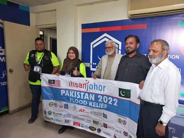 AlkhidmatO's tweet photo. ملائشیا کی این جی او 'احسان جوھر ریلیفَ' کے وفد نے الخدمت فاؤنڈیشن اسلام آفس کا دورہ کیا۔ 
ملائشین وفد نے متاثرین سیلاب کی امداد کے لئے الخدمت فاؤنڈیشن کےساتھ مل کر کام کرنے کے عزم کا اظہار کیا۔ 
#الخدمت #اسلام_آباد _آفس #سیلاب_متاثرین https://t.co/6z2DejqWpS