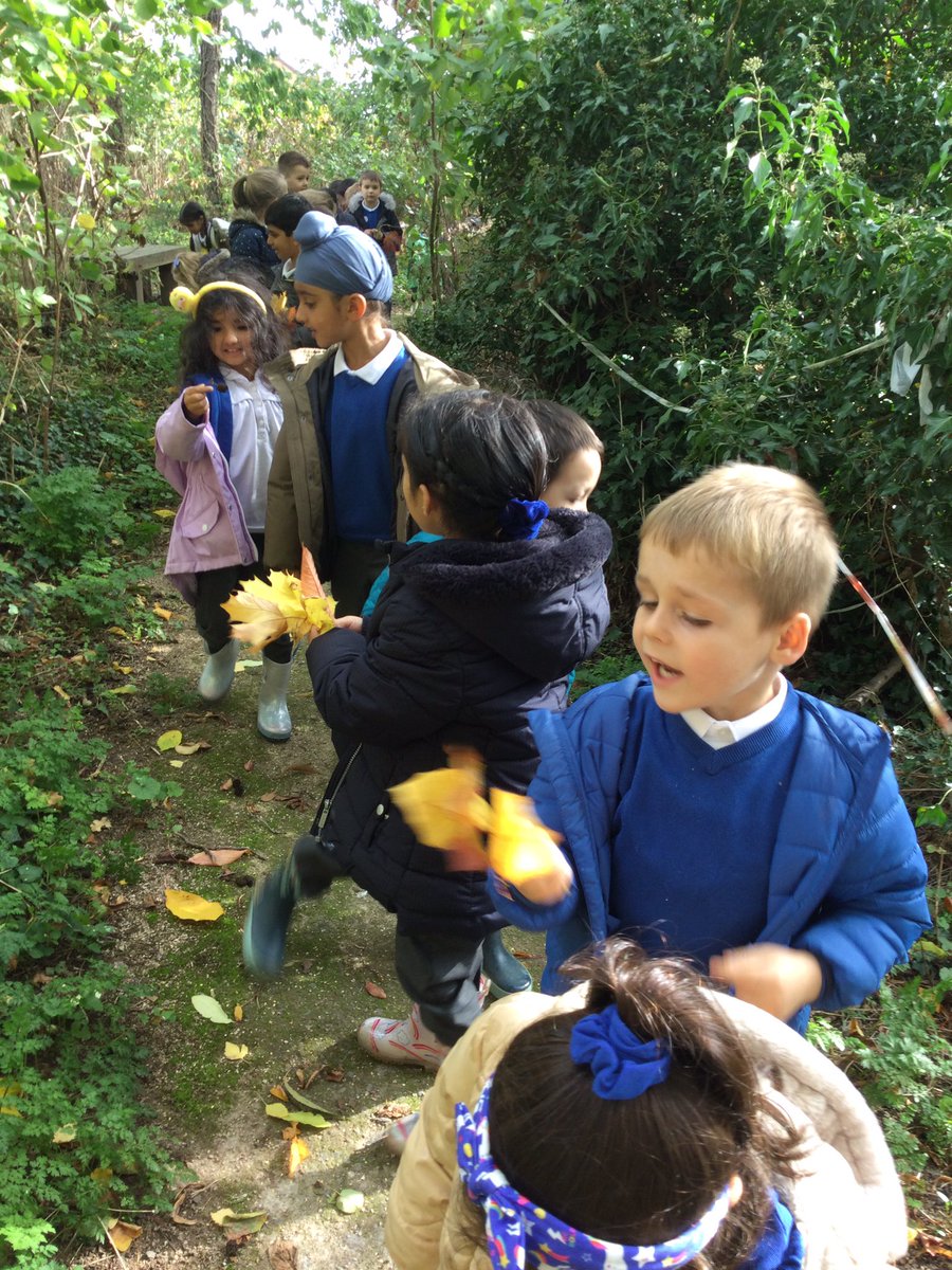gfprimarycov's tweet photo. Reception had a wonderful welly walk. We enjoyed looking in the school grounds for signs of Autumn. πππ #GFReception #wellywalk #autumnfun https://t.co/hJqTRS7py4