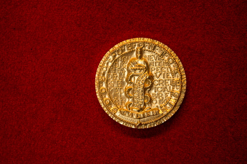 Heute wird der Galenus-von-Pergamon-Preis vergeben und würdigt herausragende Arzneimittel-Innovationen und exzellente Forschungsleistungen in Deutschland. Das sind die Nominierten 👉 | Arzneimittel 💊 bit.ly/3yQtXtw | Forschung 🔬 bit.ly/3TwsUXC