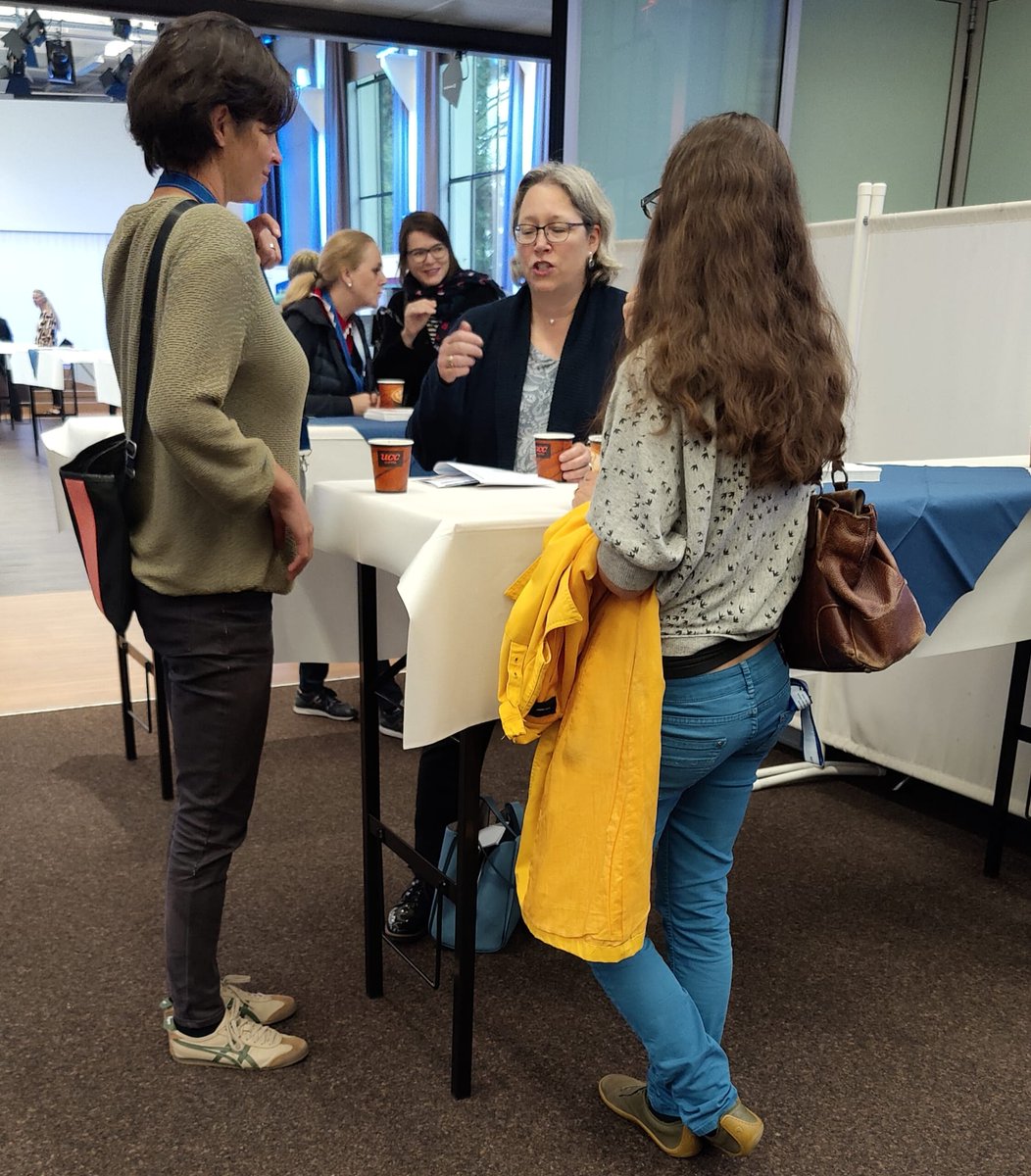 bernerhausarzt's tweet photo. Heute ist #PraxisUpdateBern von VBHK und #BIHAM, das get together der Berner #Hausarztmedizin. Spannende Fortbildungen und Vernetzung mit Kolleg:innen. Nichts kann den persönlichen Kontakt ersetzen – denn gute Grundversorgung braucht gute Vernetzung! https://t.co/Qdn51IeA77 https://t.co/yrR6uwYksZ